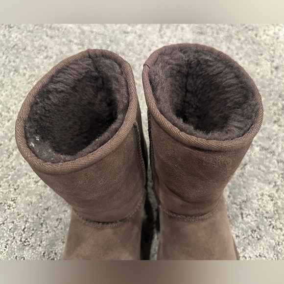 Uggs classic short dark brown| size 5 - Picture 5 of 9